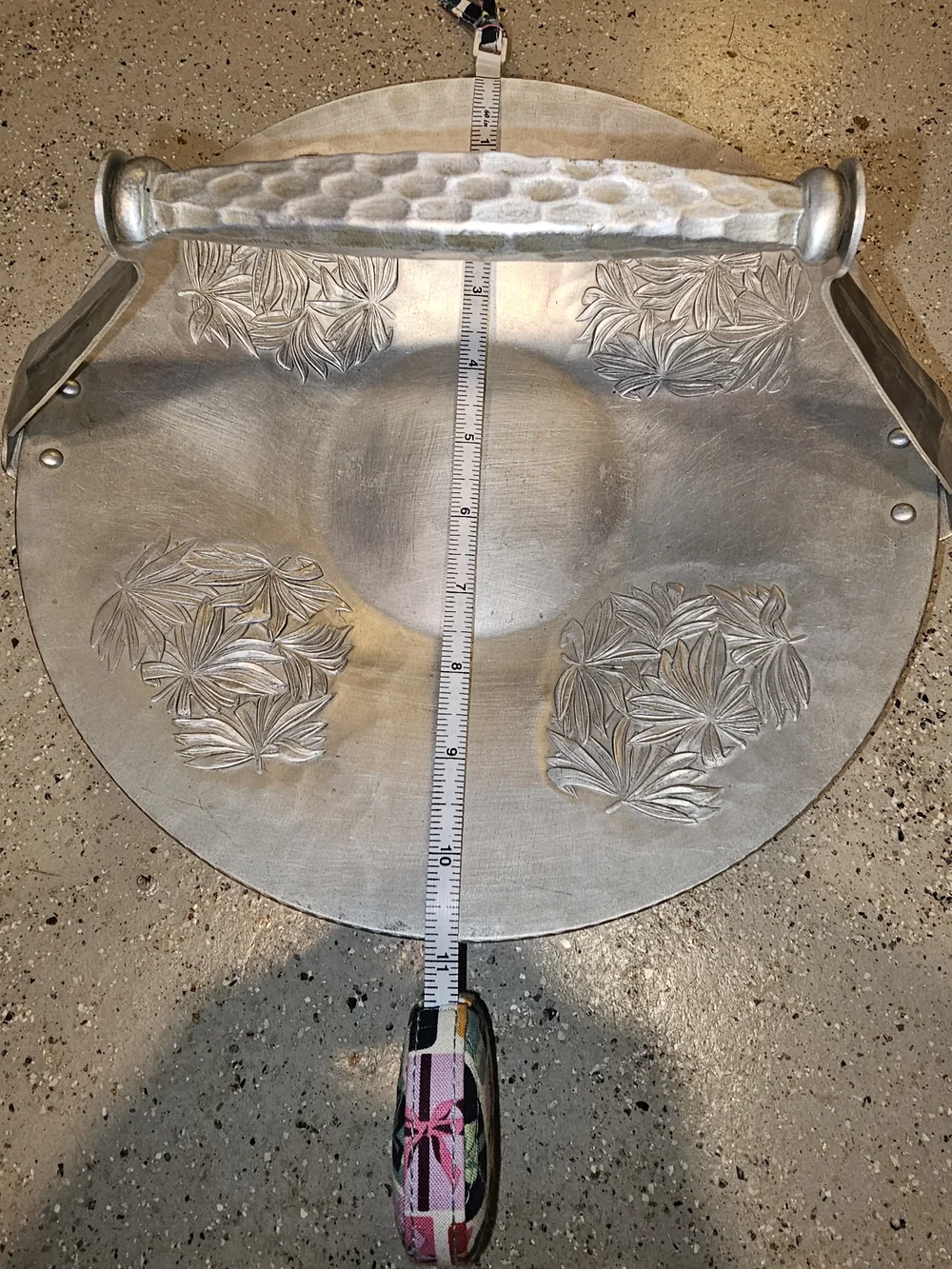 Everlast Silver Floral Hammered Metal Serving Tray